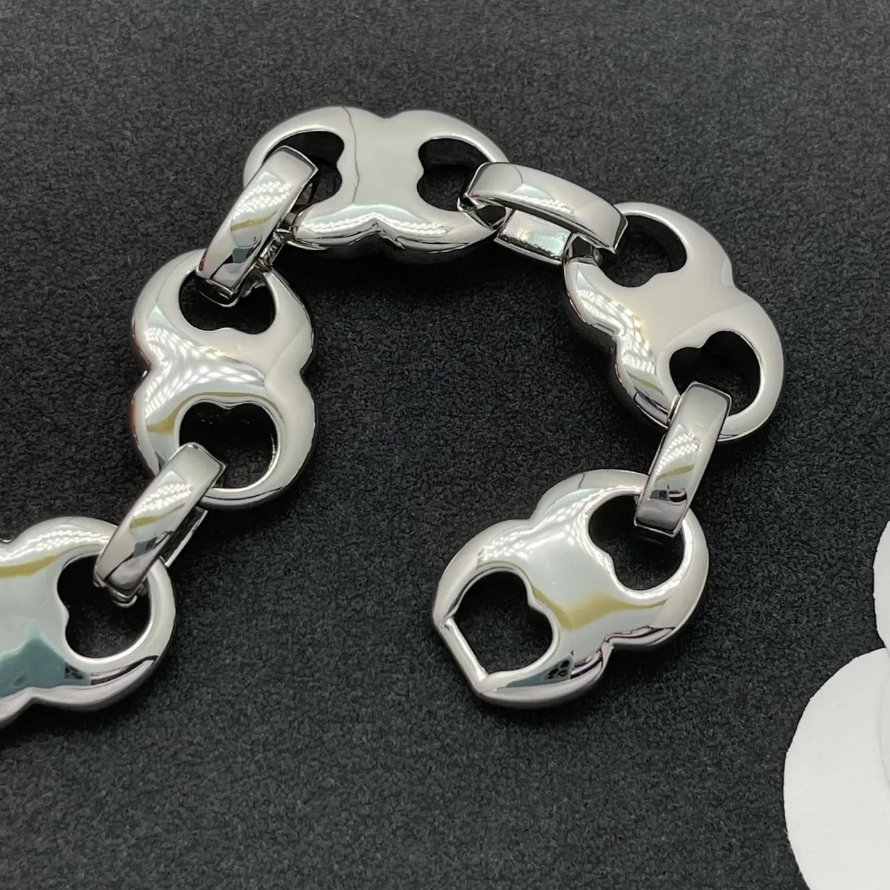 Polished Silver Heart-Cutout Chunky Link Bracelet 5
