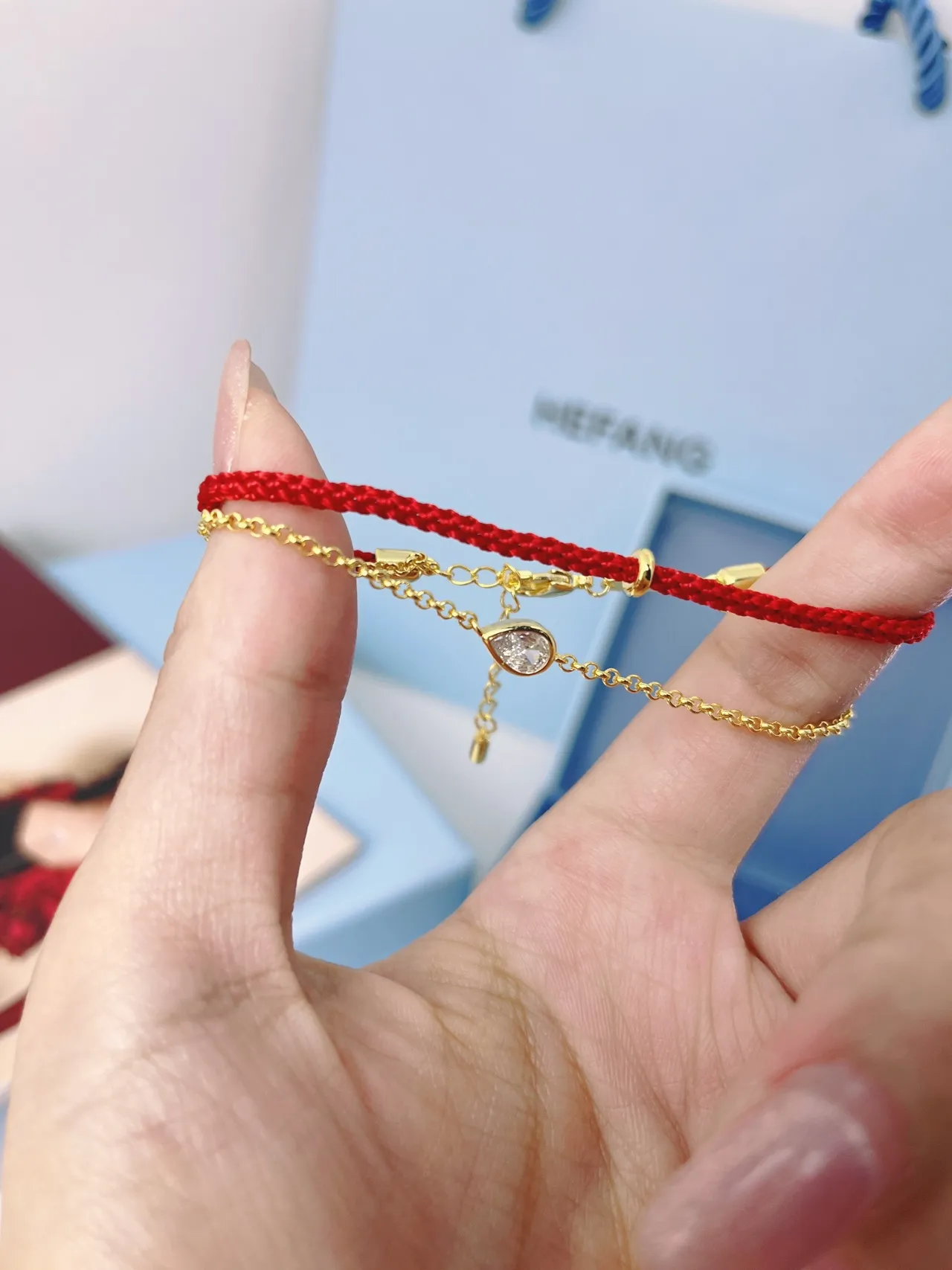 سوارة كريستال قطرة مع حبل مضفر أحمر وسلسلة ذهبية 9