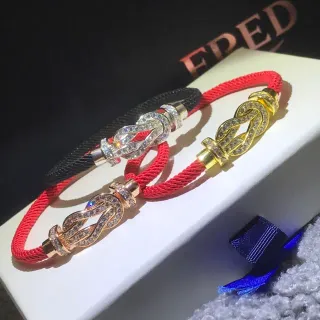 سوار حبل أحمر ذهبي مربوط بعقدة مشبك