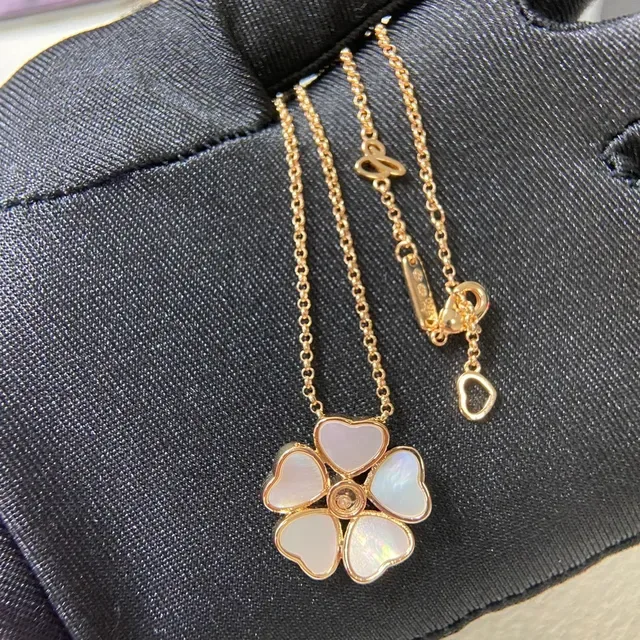 Red Gold Flower-Shaped Pendant Petals Necklace 5