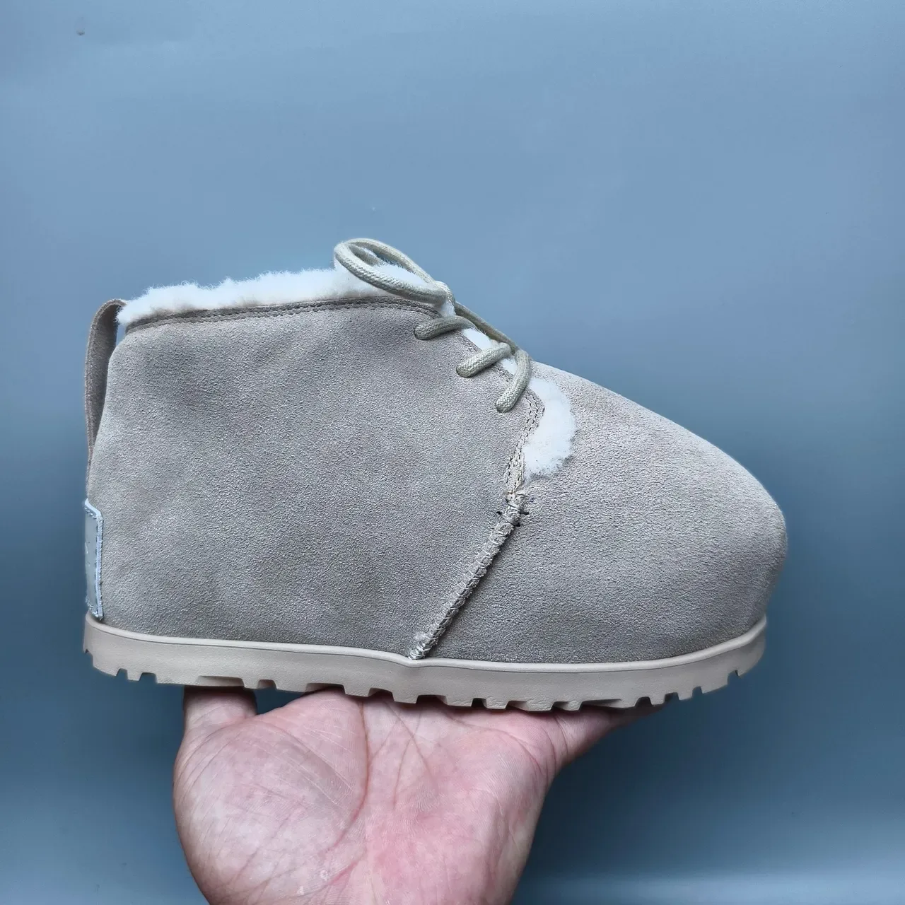 Bottes de cheville en daim doublées de shearling à lacets 2