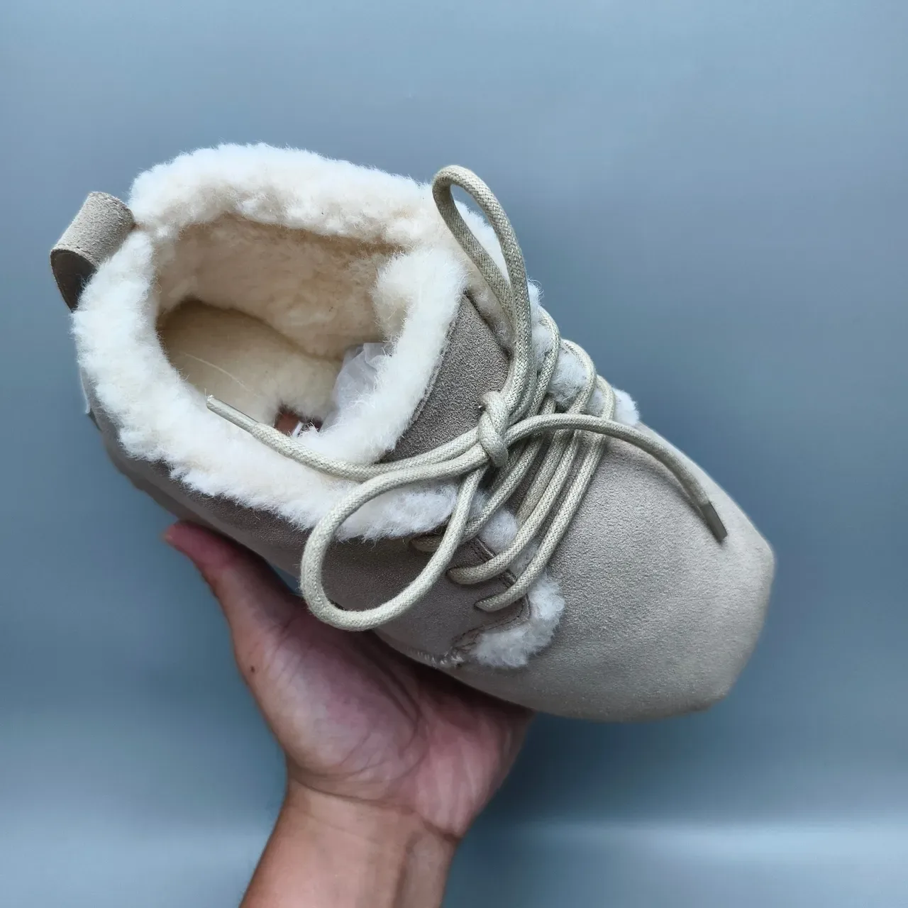 Bottes de cheville en daim doublées de shearling à lacets 3