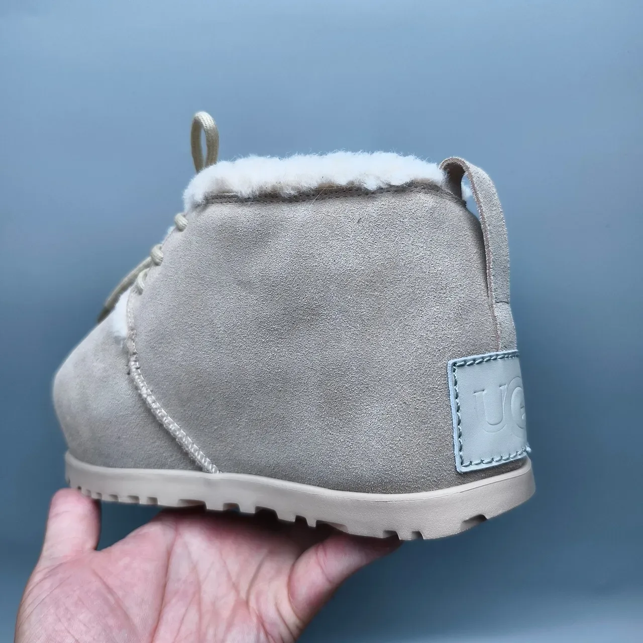 Bottes de cheville en daim doublées de shearling à lacets 4