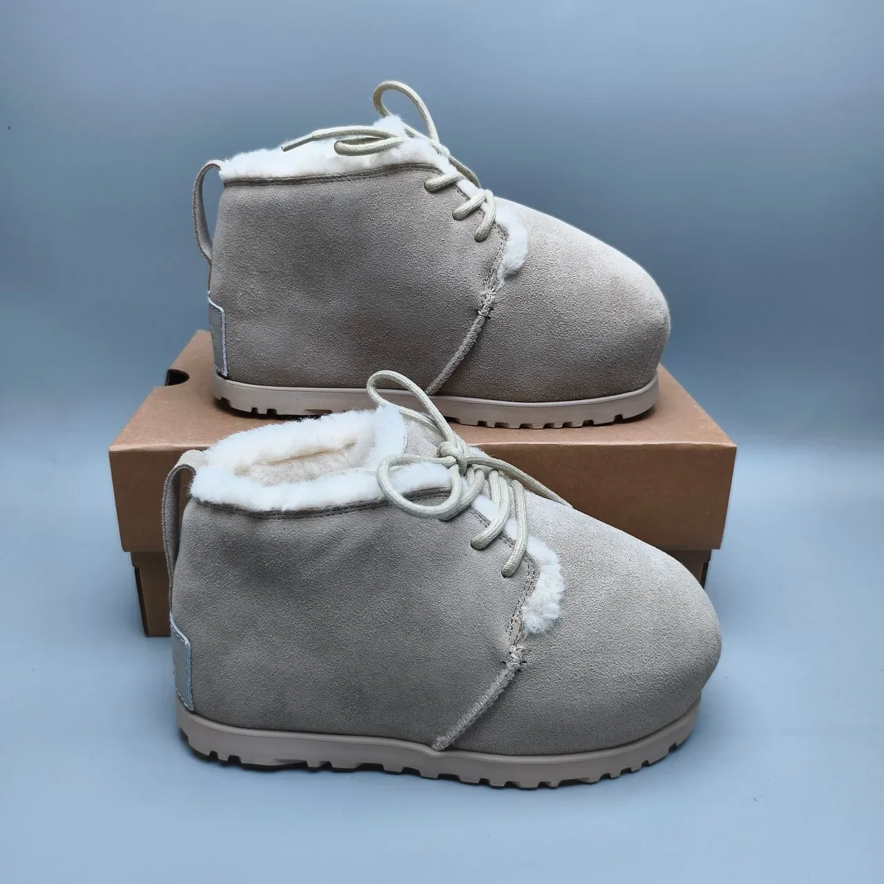Bottes de cheville en daim doublées de shearling à lacets 5