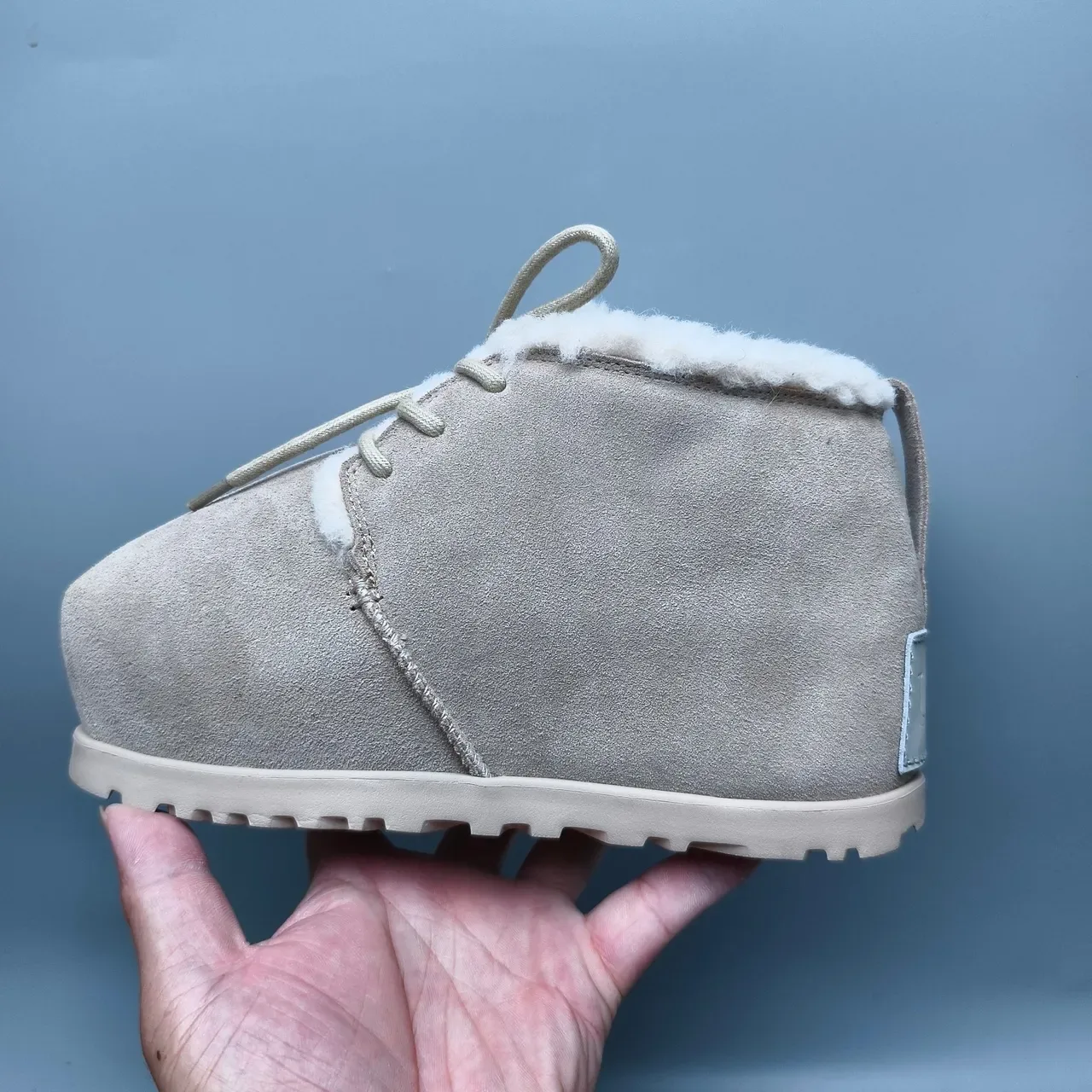 Bottes de cheville en daim doublées de shearling à lacets 7