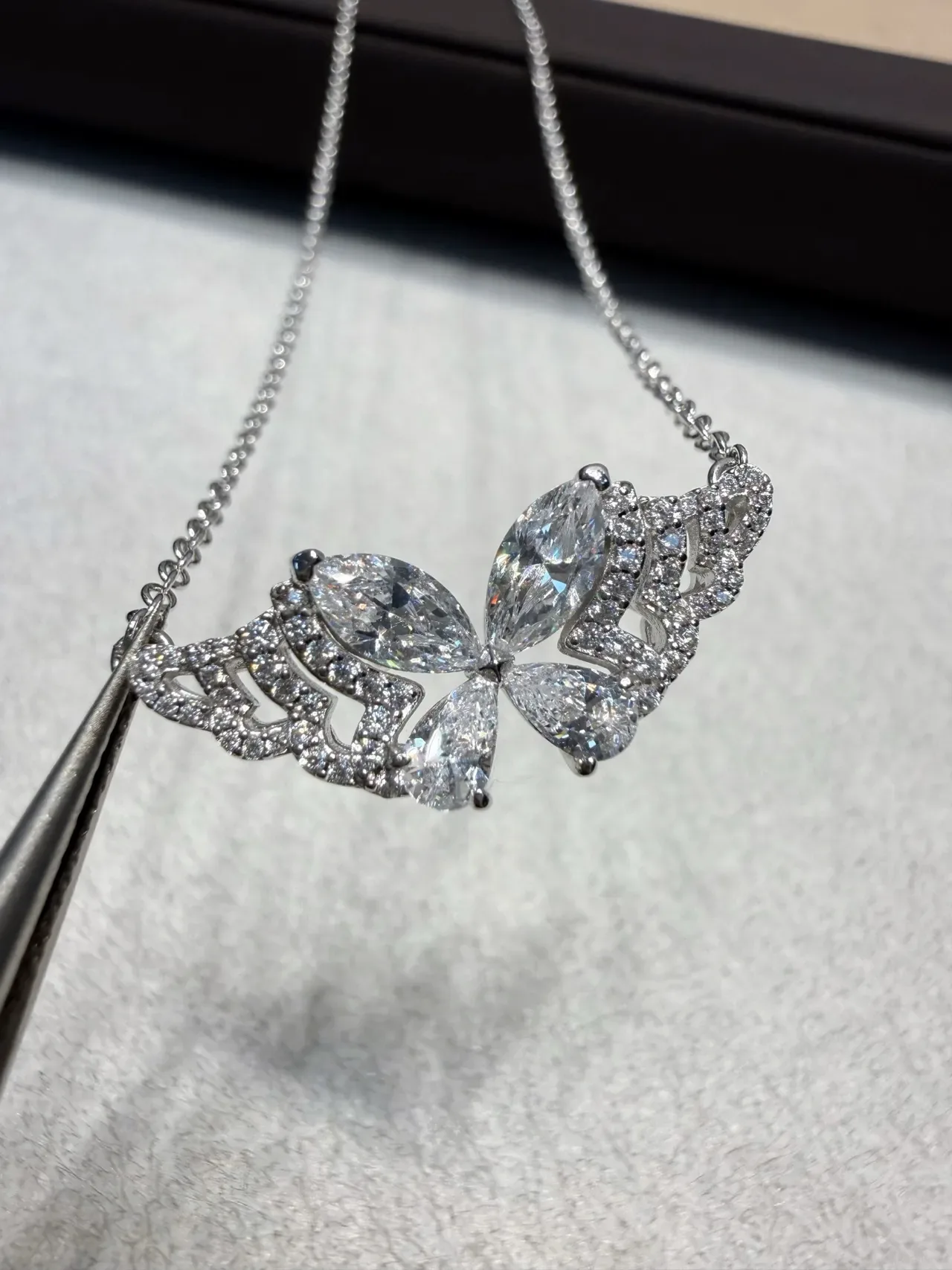Silver Beige Butterfly-Shaped Pendant Marquise-Cut Central Stones Necklace 6