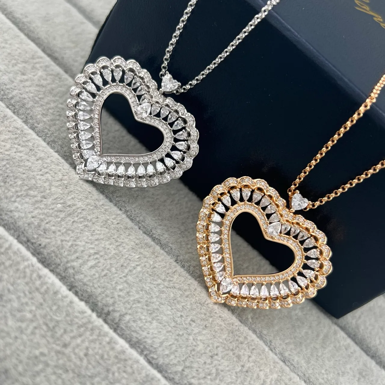 Silver Gold Heart-Shaped Openwork Pendant Scalloped Multi-Tiered Border Necklace 7