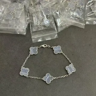 银灰色链环五叶草形魅力手链