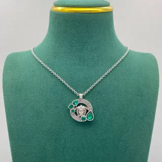 Collier de métal argenté vert avec gemmes