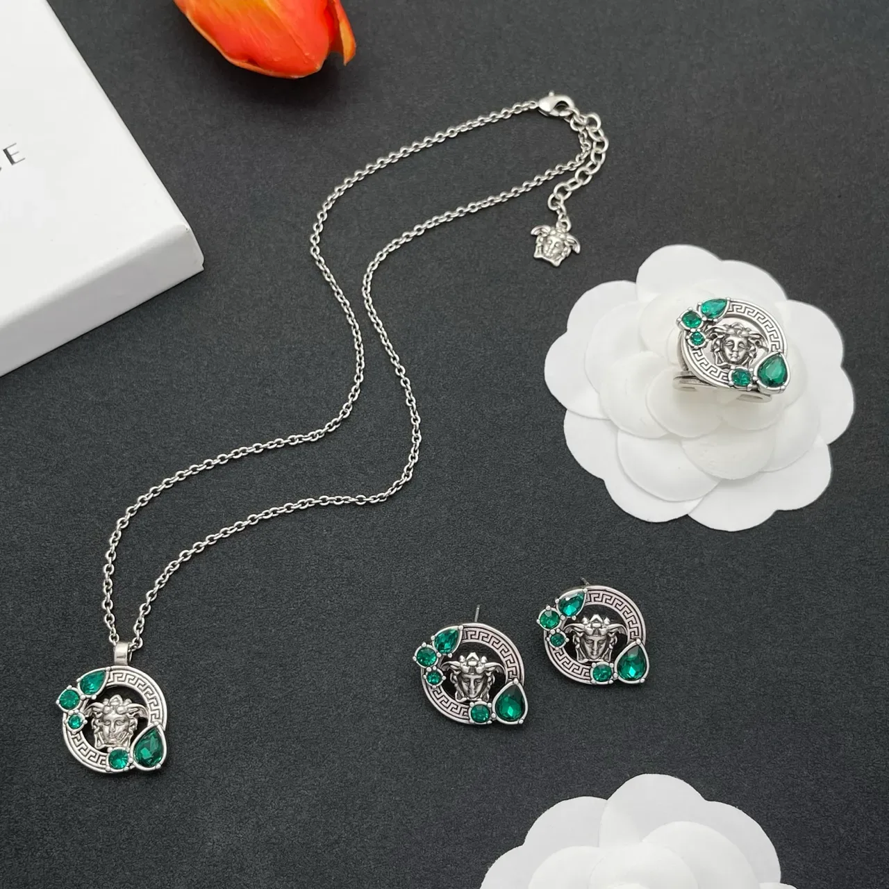 Silver Green Metal Gemstones Necklace 2