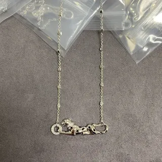 Collier en argent avec pendentif panthère pavé-set accents circulaires