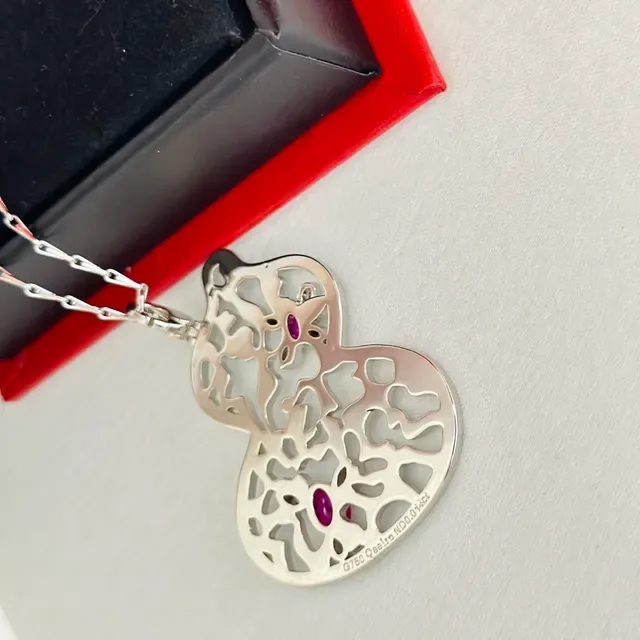 Collier en argent avec filigrane rouge en forme de cœur pendentif pavé-set avec pierres transparentes 4