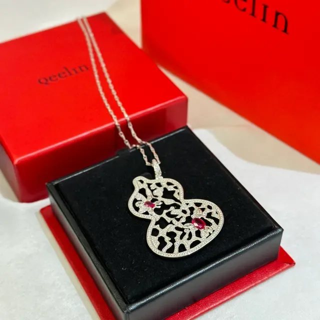 Collier en argent avec filigrane rouge en forme de cœur pendentif pavé-set avec pierres transparentes 6
