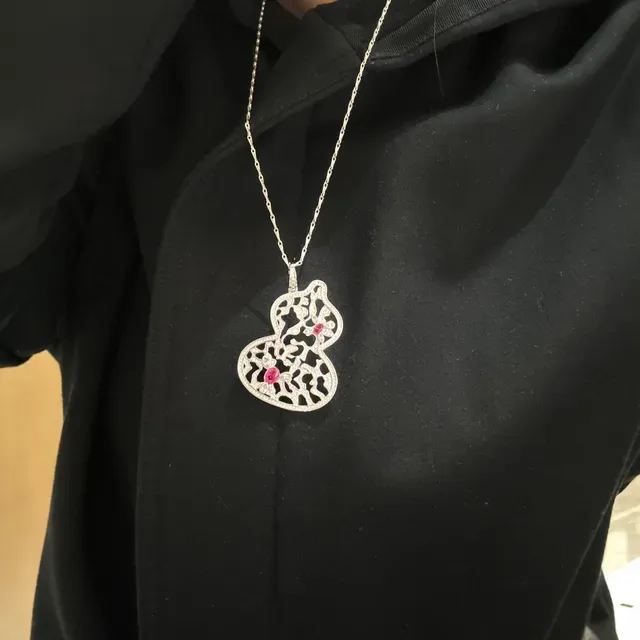Collier en argent avec filigrane rouge en forme de cœur pendentif pavé-set avec pierres transparentes 8