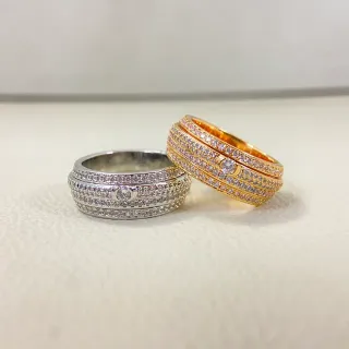 Anéis empilháveis multi-faixa em tons prateado e dourado Pavé-Set