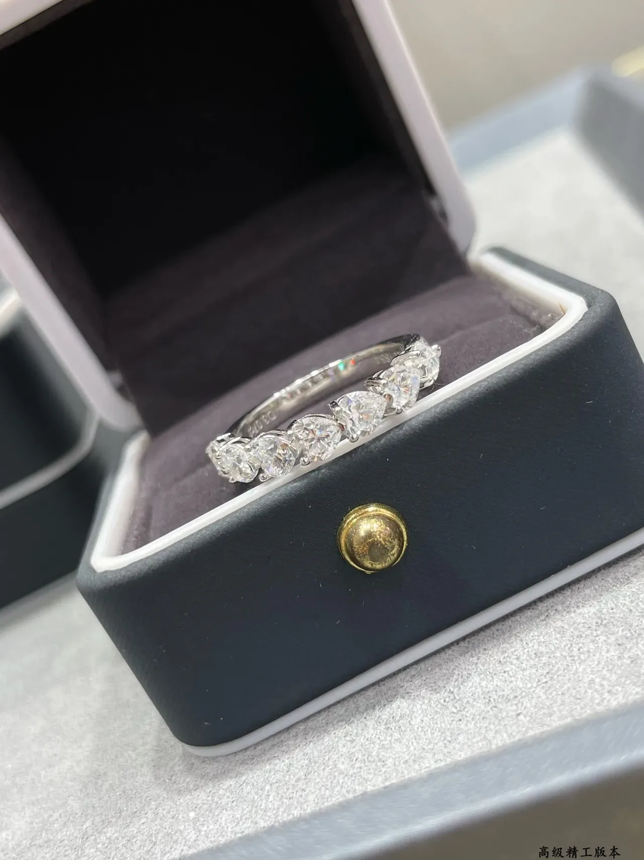 Bague d'éternité à pierres multiples en ton argenté 3