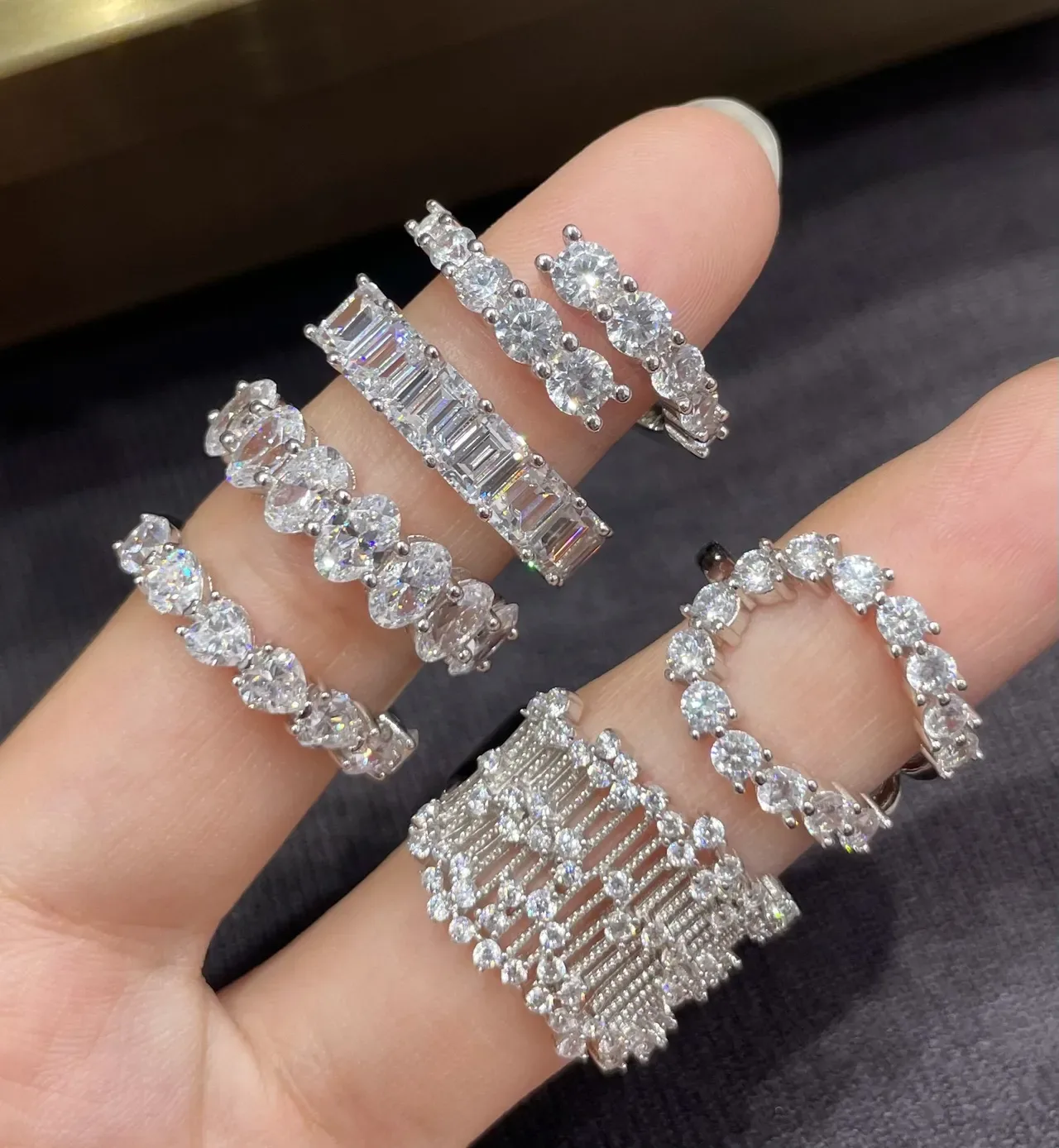 Bague d'éternité à pierres multiples en ton argenté 4