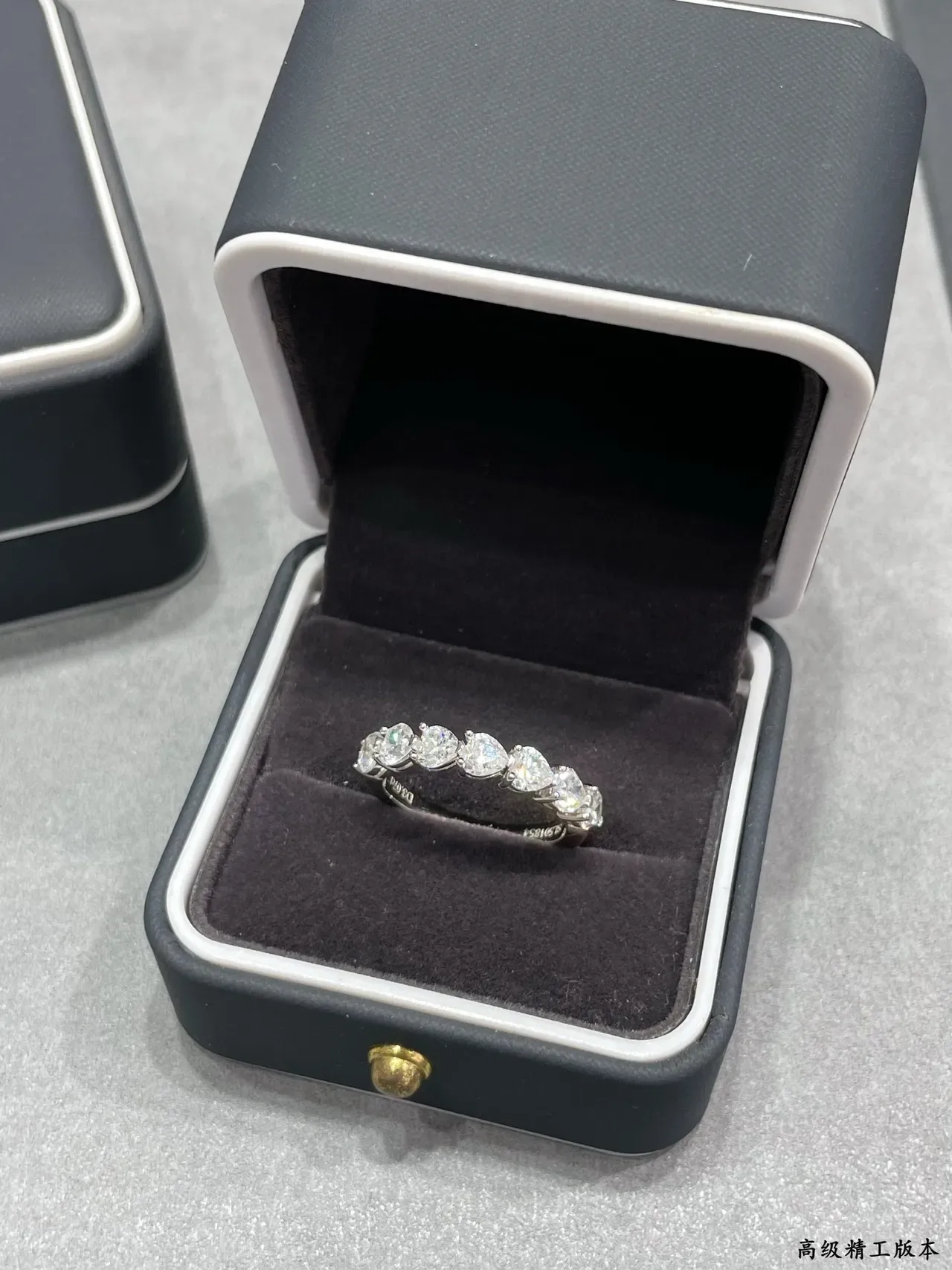 Bague d'éternité à pierres multiples en ton argenté 5
