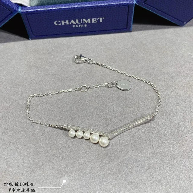 Silver-Tone V-Shaped Diamond Pavé and Graduated Pearl Bracelet 3