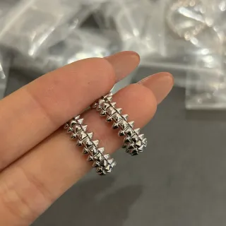 Aros con Clavos Plateados Doble Fila