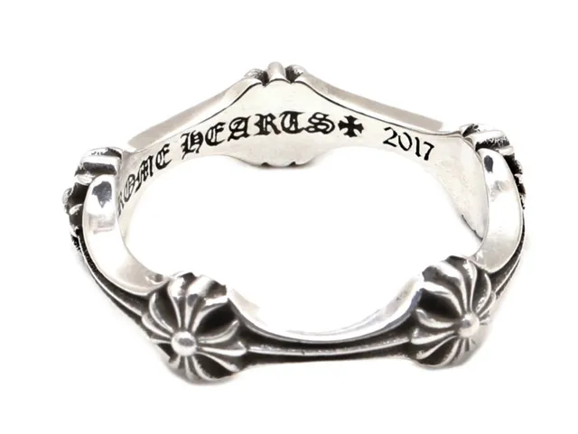Bague en ton argenté à motif floral oxydé avec tige ouverte 7