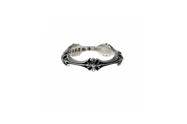 Bague en ton argenté à motif floral oxydé avec tige ouverte 9