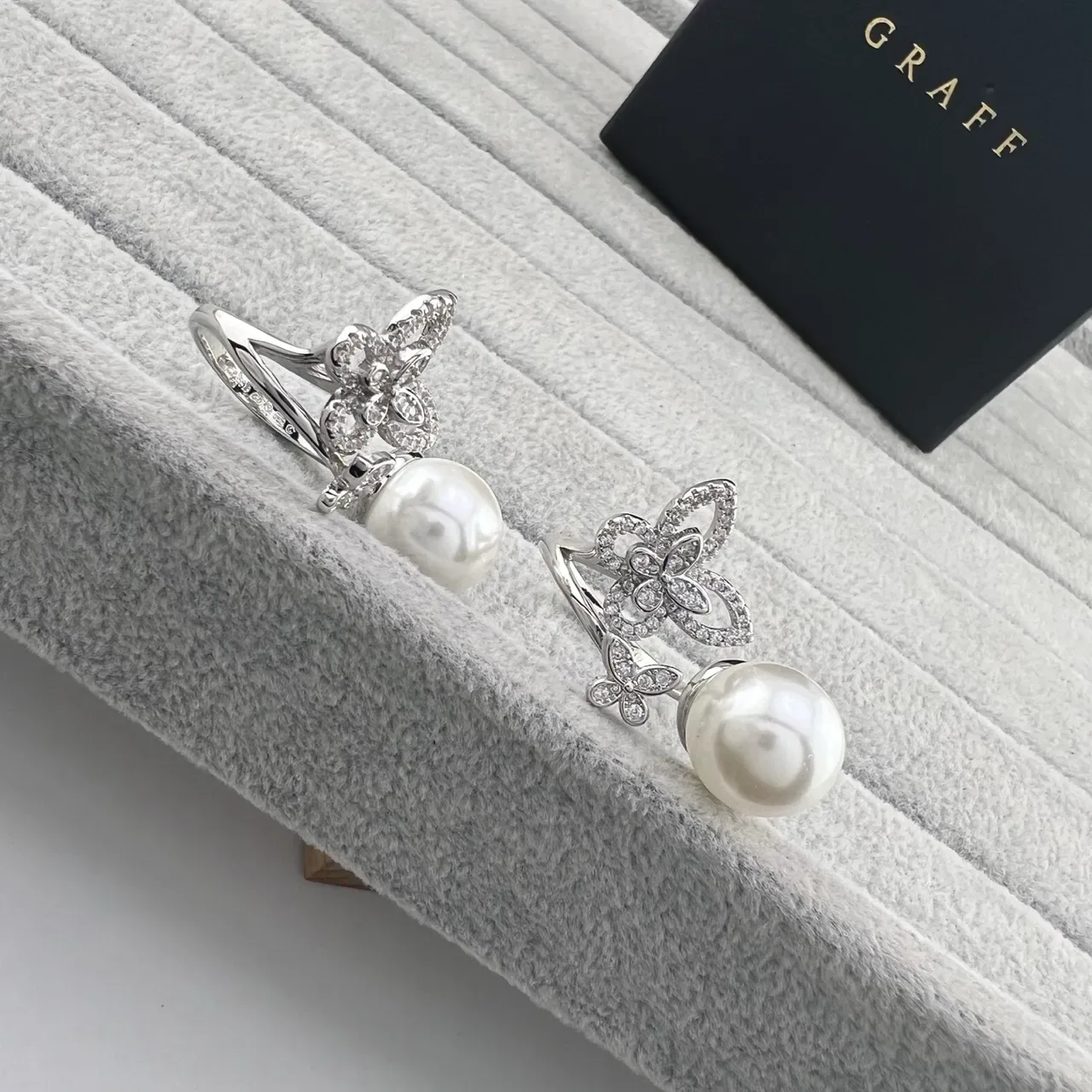 Silver White Butterfly Motif Pearl-Centered Earrings 3