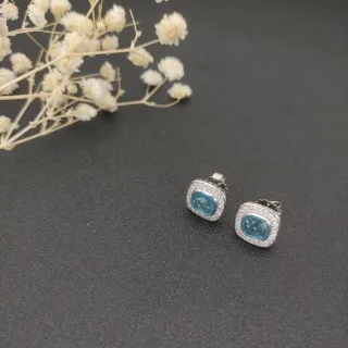 أقراط ستود بحجر أزرق من قطعة cushion-cut مربعة halo pave