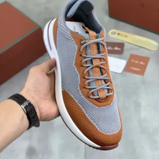 حذاء رياضي low-top بلون tan و gray من مكشكشة محبوكة