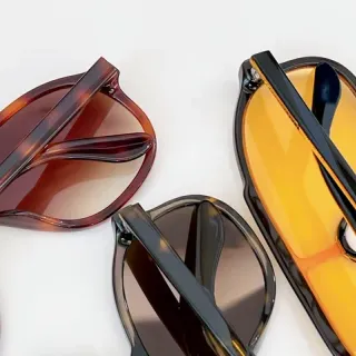 Lunetas de sol oversized de acetato com lente de tartaruga marrom, gradiente preto e amarela