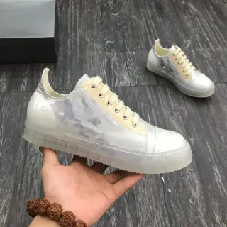 أحذية سنيكرز lifestyle low-top مع الجزء العلوي الشفاف اللامع وأكسنت بيج
