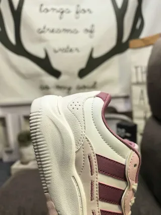 White and Purple Three-Stripe Lifestyle Sneakers 3