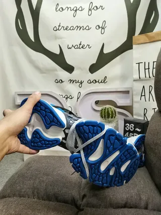 Basket chunky blanc noir et bleu 4