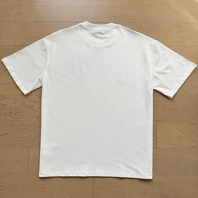 T-shirt graphique col rond blanc et bleu 7