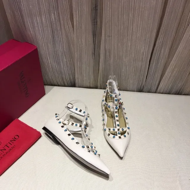 Zapatos Mary Jane de punta puntiaguda con tiras T blancas y azules 3