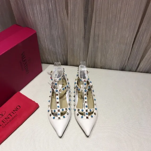 Zapatos Mary Jane de punta puntiaguda con tiras T blancas y azules 4