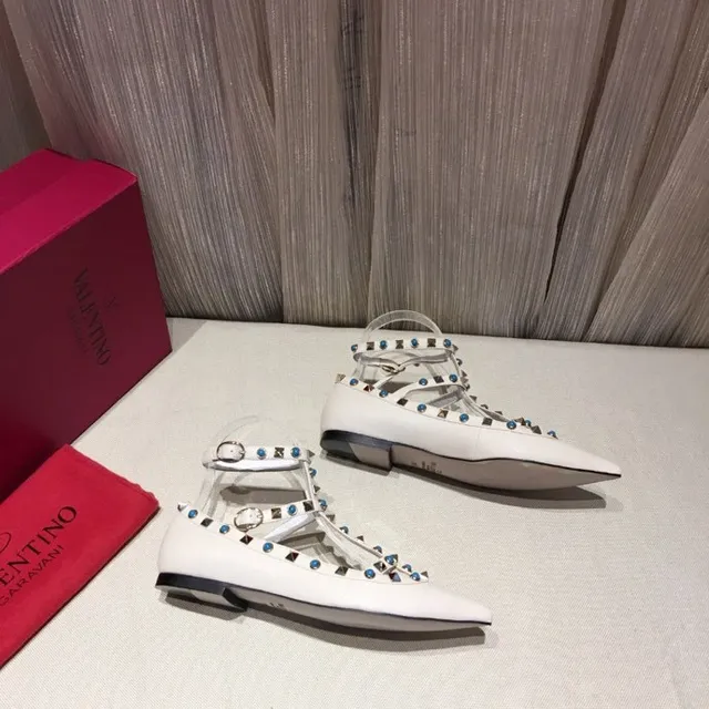 Zapatos Mary Jane de punta puntiaguda con tiras T blancas y azules 8