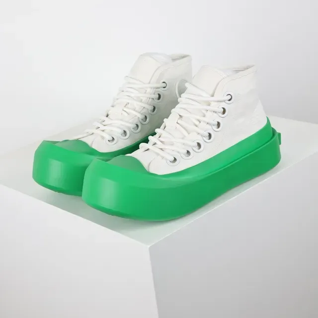 Tênis Altos Brancos e Verdes de Lona 2