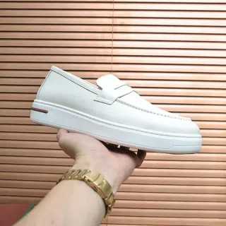 Mocassim plataforma couro pebbled branco