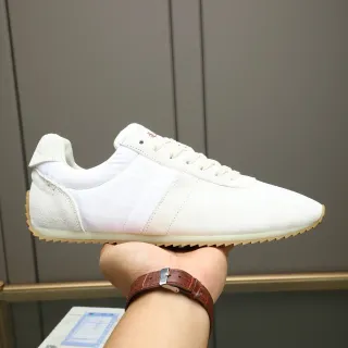 Zapatilla runner retrô baja blanca con paneles en suede y textil