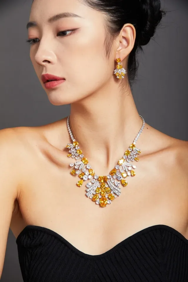 Yellow and Clear Gemstone Bib-Style High Jewelry Necklace 8