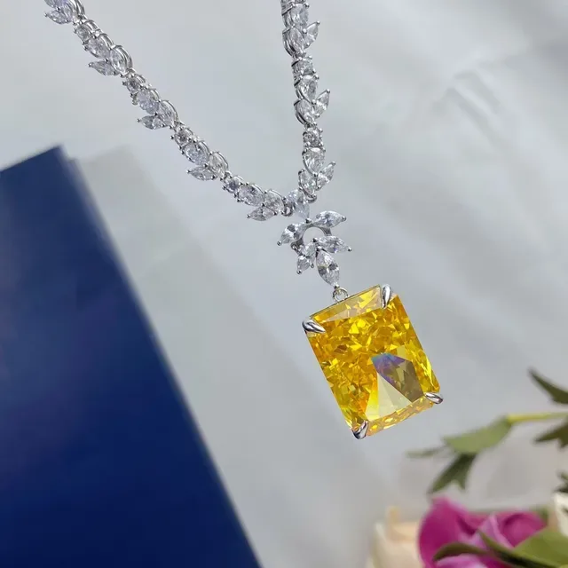 Yellow Silver Leaf-Motif Chain Rectangular Emerald-Cut Pendant Necklace 7