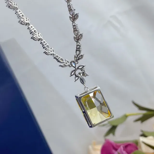 Yellow Silver Leaf-Motif Chain Rectangular Emerald-Cut Pendant Necklace 8