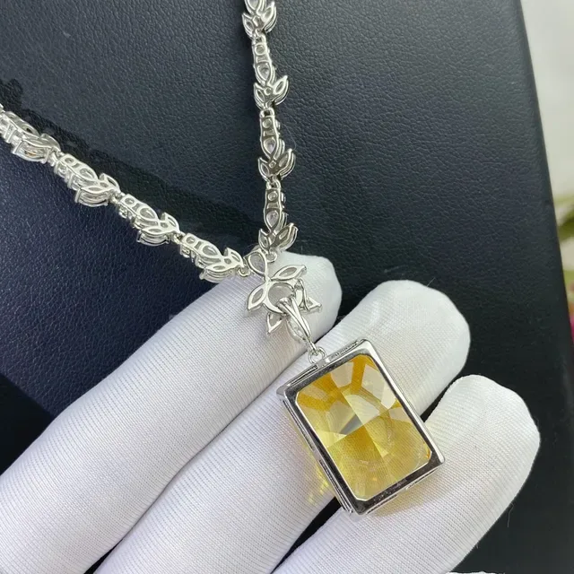 Yellow Silver Leaf-Motif Chain Rectangular Emerald-Cut Pendant Necklace 9