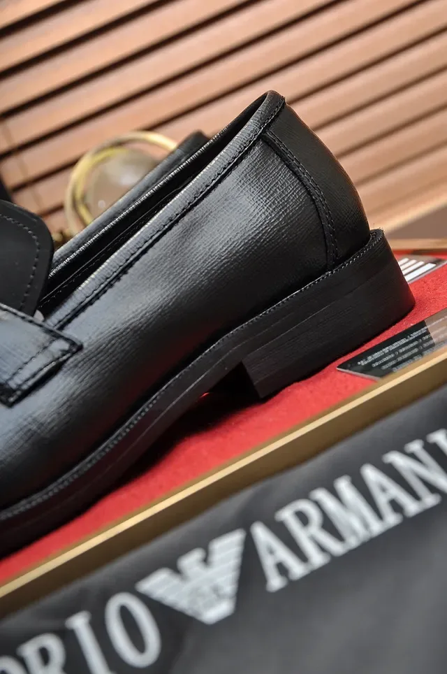 Giorgio Armani কালো সোনালি চামড়ার পেনি লুফার 2
