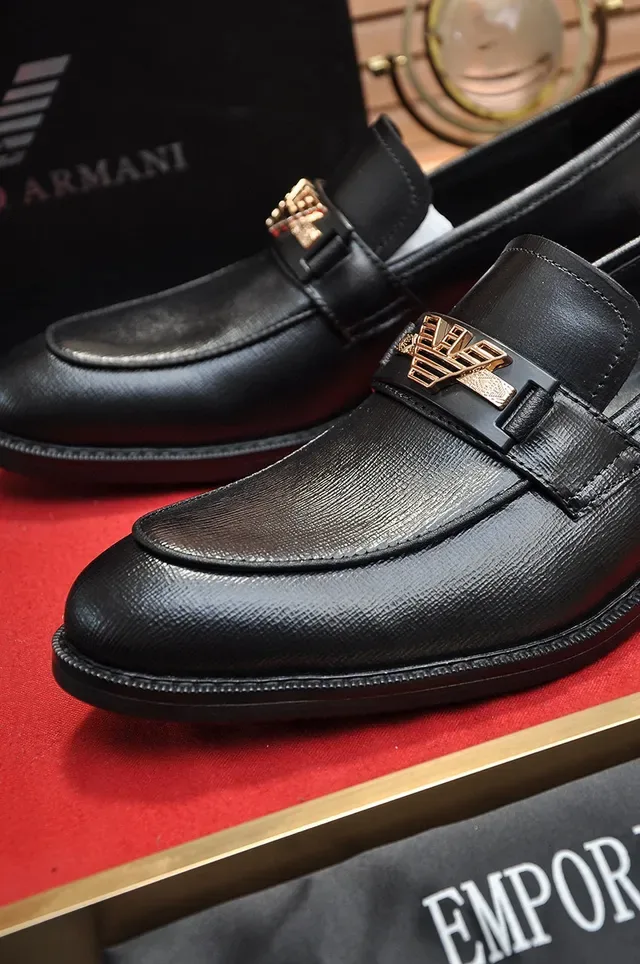 Giorgio Armani কালো সোনালি চামড়ার পেনি লুফার 3