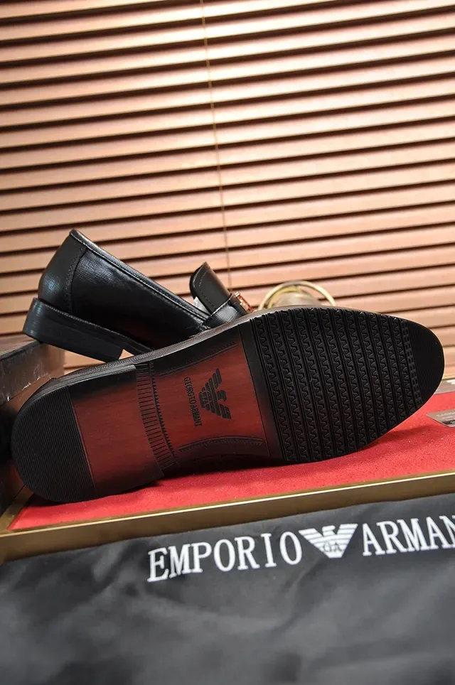 Giorgio Armani কালো সোনালি চামড়ার পেনি লুফার 5