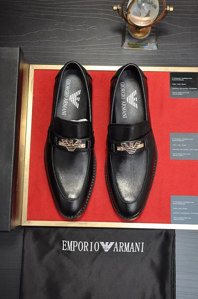 Giorgio Armani কালো সোনালি চামড়ার পেনি লুফার 8