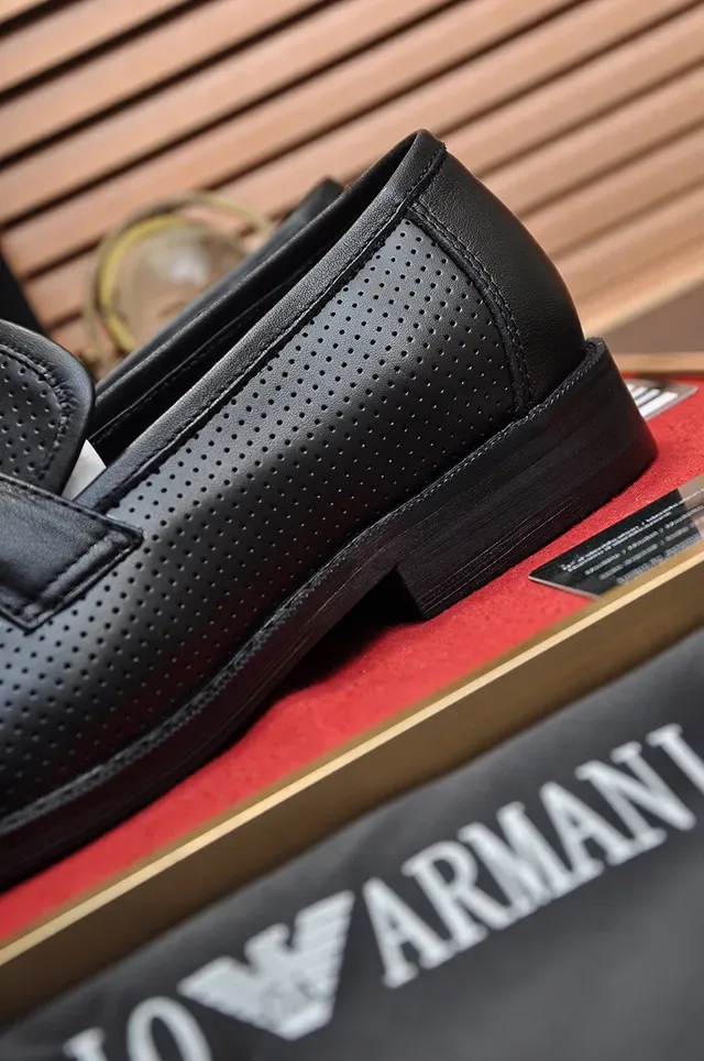 Giorgio Armani Cuir Perforé Eagle-Buckle Mocassins 2