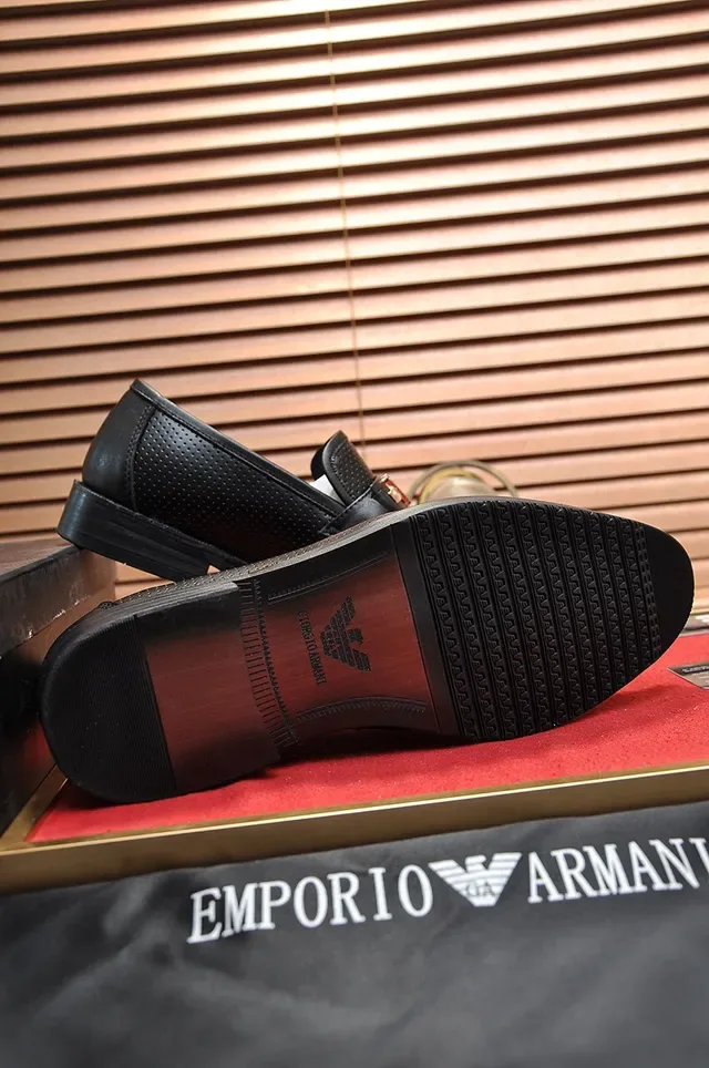 Giorgio Armani Cuir Perforé Eagle-Buckle Mocassins 4